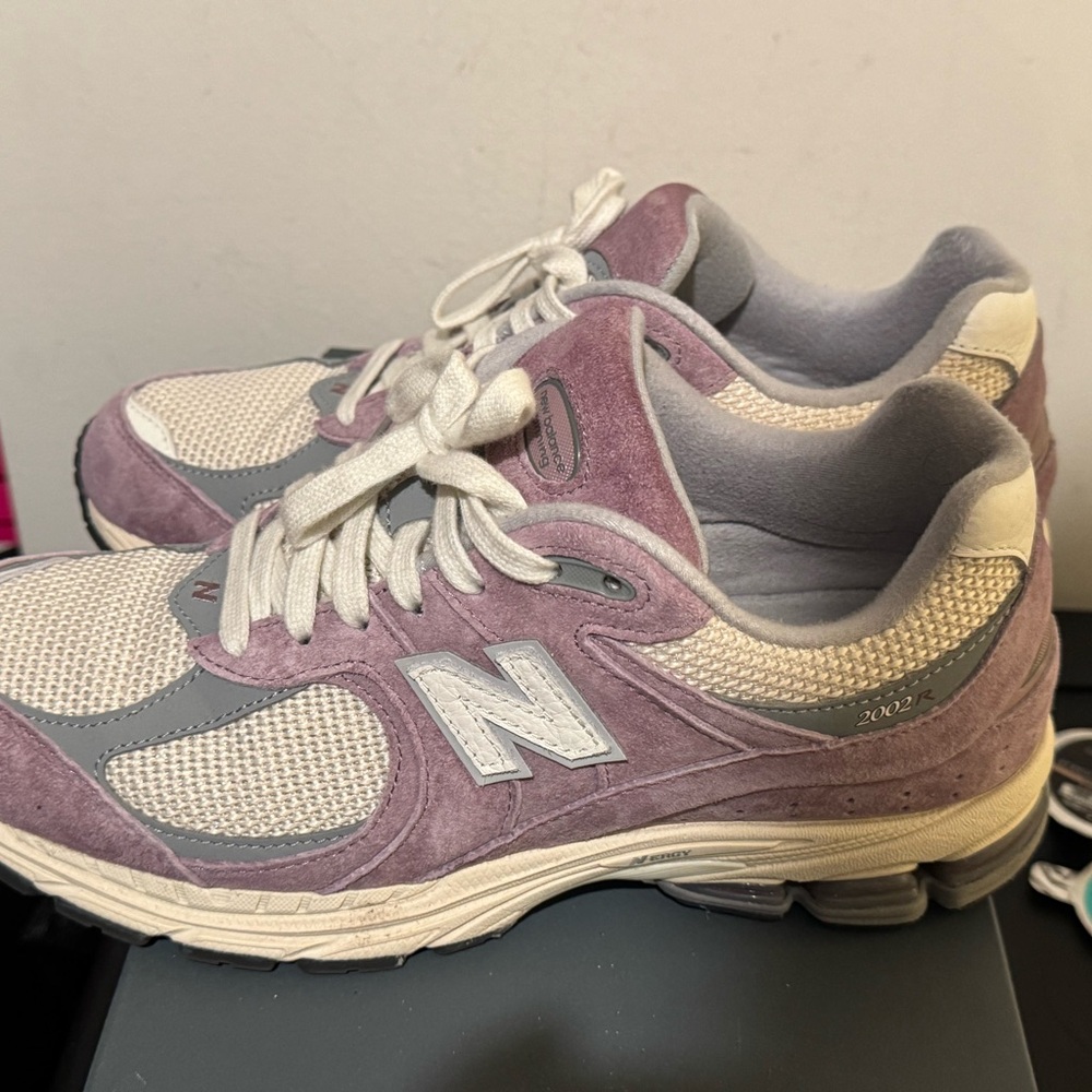 New Balance 2002r